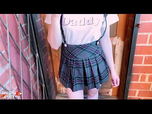 ❤️ Schoolgirl Sucks a dick gu domhainn agus fucks an àite clasaichean. ❌  Bhidio fucking  leinn