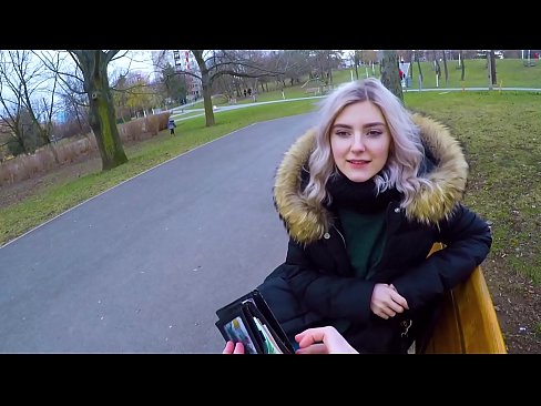 ❤️ Swallows hot cum coigreach airson airgead - blowjob anns a 'phàirc le Eva Elfie ❌  Bhidio fucking  leinn